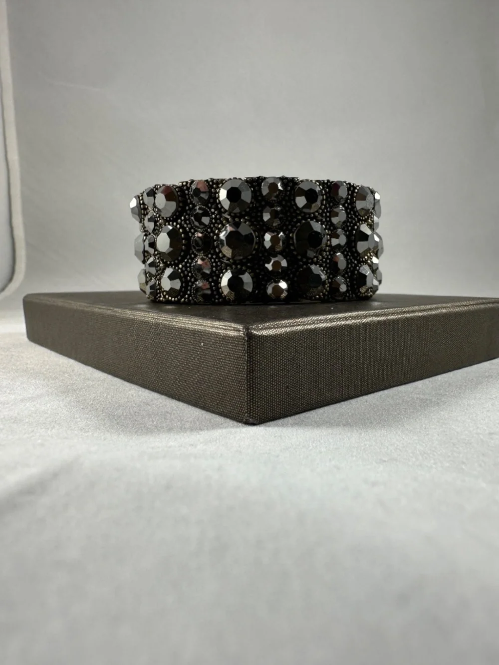 Lia Sophia Hematite Crystal Stretch Cuff Bracelet – NYFW Gifting Suite
